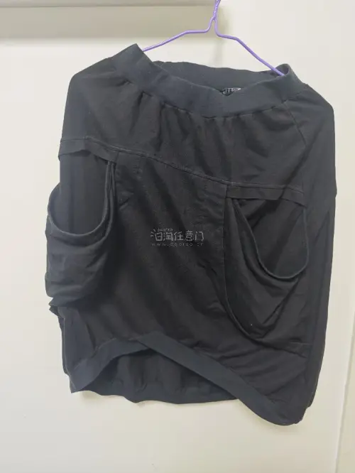 这次在挖煤姬买了好几件衣服，每件都是精挑细选的，都非常好看，每件风格都很独特，可以尝试尝试不同的风格，料子也很好，没有什么大瑕疵，挖煤姬很给力哦，衣服穿上舒服百搭，很特别，我很喜欢，物流也很快哦，好评好评！！！