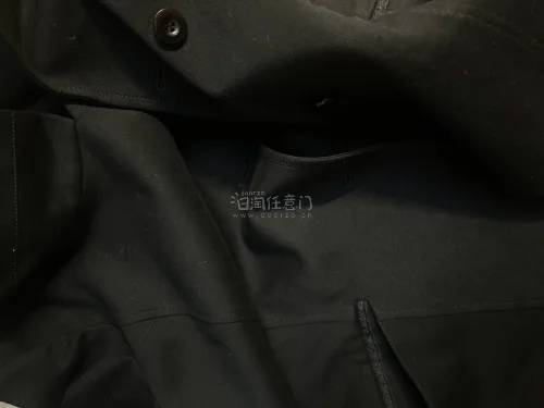 这件衣服的质量是非常的好的，在挖煤姬上买的他家的客服服务也非常得好路线选择也非常的多元化，会继续使用挖煤姬的非常满意的一次购物