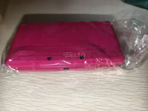 挖到心心念念的粉色3DS啦✨！实物成色和描述差不多，成色比较新，玫粉壳颜值好戳我～挖煤姬整个流程很顺畅，打包保护到位，怀旧掌机安全到家，这次海淘体验超开心！