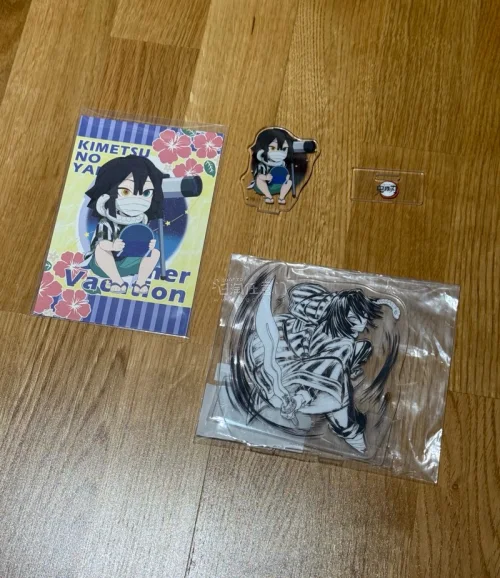 本箱以立牌等亚克力制品为主，主要的IP有两个：鬼灭之刃和忧国的莫里亚蒂
真的是非常划算非常好价的一箱！挖煤姬真的提供了一个很好的平台让我们去购买喜欢的周边和制品，打包也特别好，竹蜻蜓物流非常划算也非常简单省力，强烈推荐！