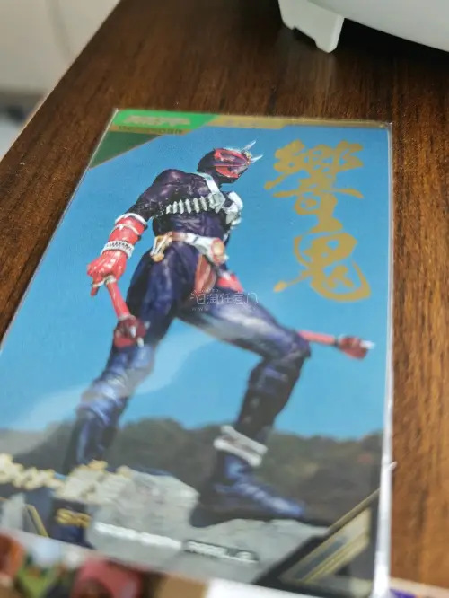 这次购买了很多很多的假面骑士街机卡。卖家很贴心的给了卡膜和卡套，真的太感谢了。并且卡的橙色都非常好，也是很好看的卡，我很喜欢。