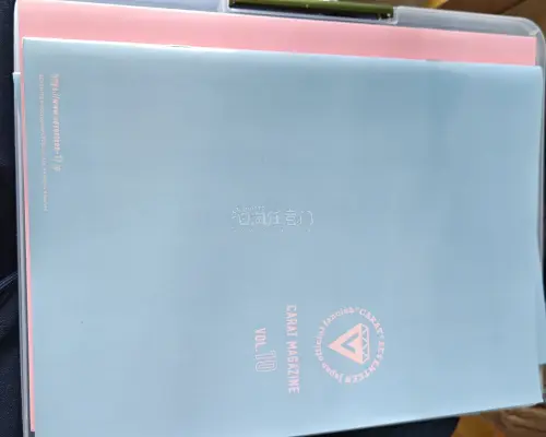 此次订单纸制品较多，比较重，所以选择了海运，时效大概1个月左右。
挖煤姬对我这种i人真的很友好，不用同别人交流，还有翻译，切卡也很快，包装很好
快递的话推荐竹蜻蜓（只是没有ems这样快，也不用处理清关