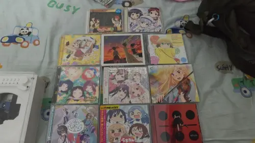 最近入手了几本CD绘本，收到后马上翻了翻?。画风可爱，色彩明亮，内容讲的是日常习惯和情绪管理，图文搭配很自然，读起来轻松不费劲。包装严实，书角完好无损，物流也快，8-9天就到了?