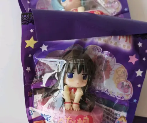 这是魔法少女小圆中的晓美焰，造型非常可爱，小巧玲珑一个，拿到手里爱不释手。挖煤姬真的很好，能让我买到这么好的东西