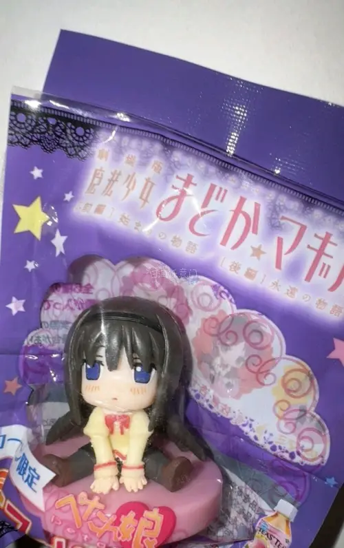 这是魔法少女小圆中的晓美焰，造型非常可爱，小巧玲珑一个，拿到手里爱不释手。挖煤姬真的很好，能让我买到这么好的东西