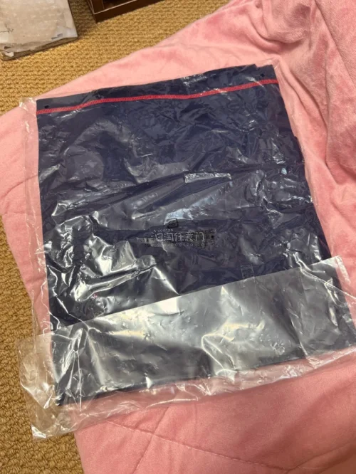 没想到pb还有50周年的纪念T恤库存，火速下单了，实在是太开心了，之前周年纪念的周边全都错过了，终于get到全新的。日常穿也很方便，穿去线下only应该也非常合适，走的ems也是非常快速拿到了，爽！