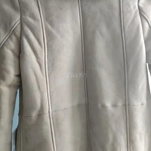 第一次在挖煤機上切衣服，買了一件外套。走的是海運，以為要兩三個月，沒想到一個月就到了，速度非常快。收到貨，檢查一下物品沒有損壞。挺好的