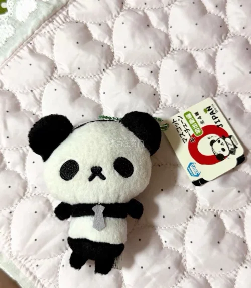 买的包包 状态很新呢 挂件也是带牌的 这次的物流也很快 包装细致 每次开箱都很治愈呢 路上还有好几箱 很让放心的一个软件 切东西很快  推荐推荐呀