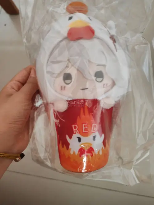 这次在挖煤姬淘到的玩偶超满意！已经在此平台买了三个同款娃娃了，第一张是与其他娃娃一起合照，商品实拍和卖家描述完全一致，包装严实没有磕碰，转运流程清晰，物流时效稳定，用积分抵扣后只花了13元，就发了日本邮政，一周时间就到了。后续收谷还会继续用这个平台。