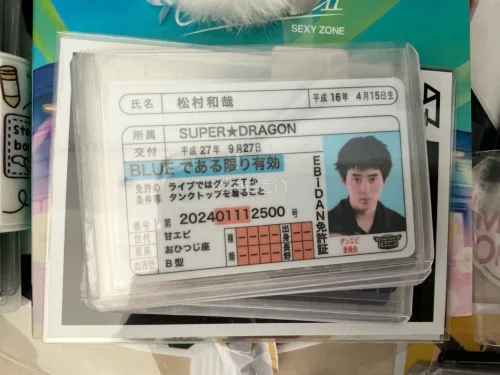 嗯这个tomoya非常的帅气，漂亮，美丽，倾国倾城的颜，然后他也是非常的可爱啊，运费很便宜，我能再买一万张卡