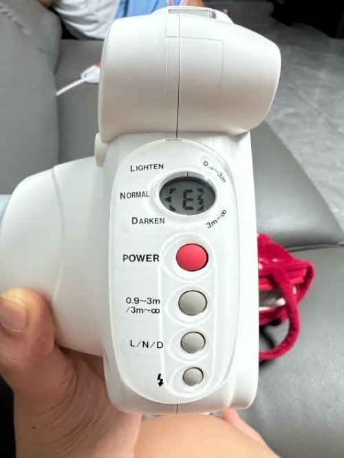 这款instax210是Hello Kitty稀有联名宽幅机型，机身成色很不错，包含机器本体，还有同款联名wide相纸。宽幅拍出来照片尺寸更大，氛围感很好。提醒大家下单前留意物流限制，闪电市场仅支持大陆地址，购买二手海外相机一定要确认好发货渠道，避免后续产生额外关税...