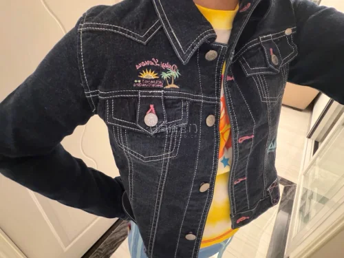 第一次试着在挖煤姬海淘日拍古着衣服，蹲了好几天才拍下心仪款。卖家实拍图细节很实在，实物成色没啥落差。仓库打包特别细心，每件都单独套袋防护。转运时效还行，清关也没卡很久。下次还来！！