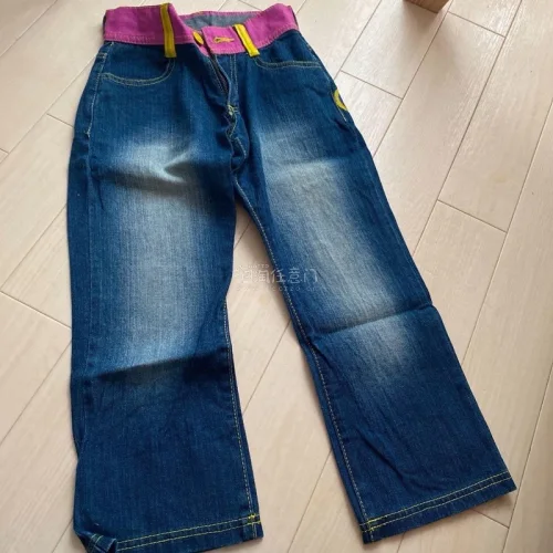 第一次试着在挖煤姬海淘日拍古着衣服，蹲了好几天才拍下心仪款。卖家实拍图细节很实在，实物成色没啥落差。仓库打包特别细心，每件都单独套袋防护。转运时效还行，清关也没卡很久。下次还来！！