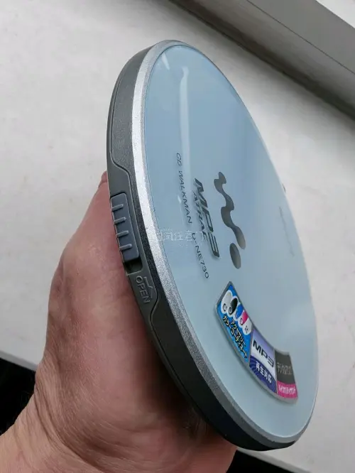 没事就关注一下挖煤姬，一般看看CD，比较偏爱730，这款机器，遇到拍卖价格便宜的就下手，有的自己留着玩，有的送了朋友，代购还是挺方便的，客服服务不错，但是排队太长了