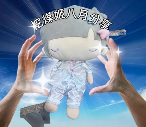 这次切的大娃和小挂件全部到齐啦 超大一只发的竹蜻蜓 价格也不贵 索性马上又切了一只 实在是太可爱了 