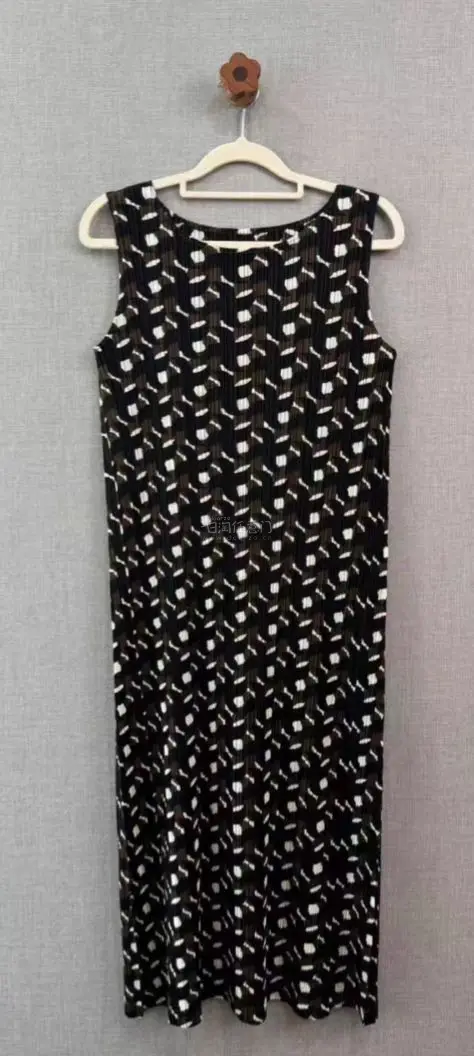 又来淘中古服装了，整个淘衣服的过程都很丝滑，遇到问题的时候客服也都及时解决了！平台很给力！要是能够再多给点88折或者85折优惠券就更好了！
