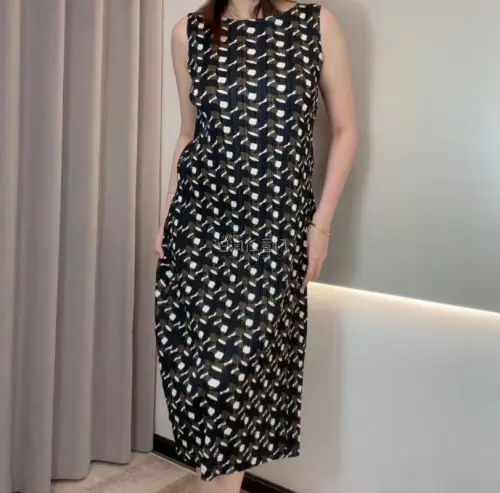 又来淘中古服装了，整个淘衣服的过程都很丝滑，遇到问题的时候客服也都及时解决了！平台很给力！要是能够再多给点88折或者85折优惠券就更好了！