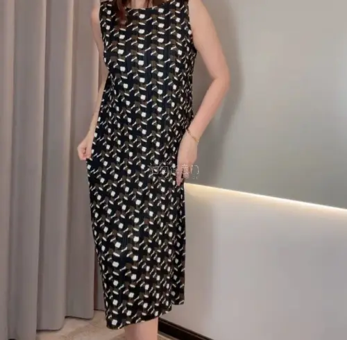 又来淘中古服装了，整个淘衣服的过程都很丝滑，遇到问题的时候客服也都及时解决了！平台很给力！要是能够再多给点88折或者85折优惠券就更好了！