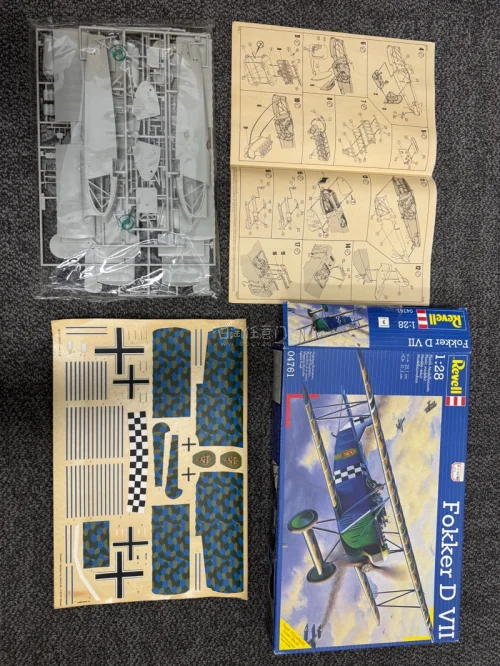 整体保存状态良好，内袋都完整未拆，四台斯巴鲁两张水贴已经发黄长霉，长谷川特色了，两张水贴意外的很完美。四架利华稀有机型保存完好，裸奔水贴也是利华特色了。整体包装完美，无挤压变形，赞一个