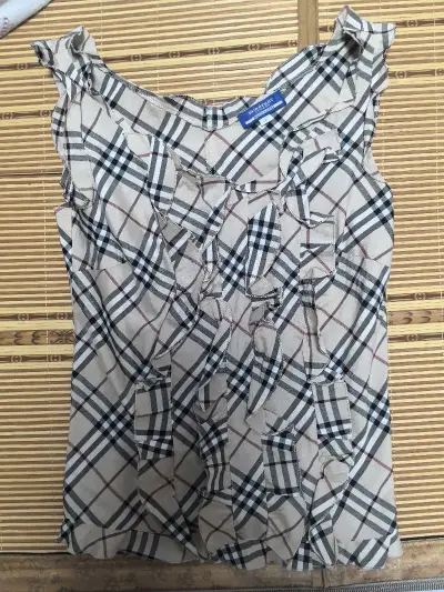 Burberry经典格背心挖煤姬下车