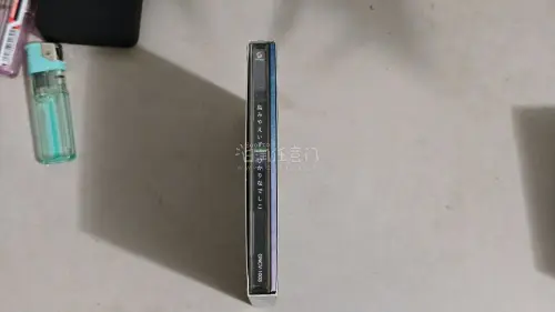 在book off拍到了这张初回限定盘，不算手续和运费只要差不多300日元，价格还是比较实惠。这张专辑比较喜欢的是曲目十四之月和奈落之花，专辑本身的曲目发挥都可以；作编曲的水平良好，较好的配合了电子乐风格。个人认为这张专辑的封面和盘面设计整体不亚于《Ulysses》...