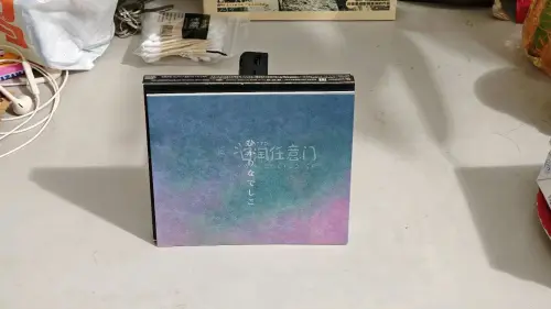 在book off拍到了这张初回限定盘，不算手续和运费只要差不多300日元，价格还是比较实惠。这张专辑比较喜欢的是曲目十四之月和奈落之花，专辑本身的曲目发挥都可以；作编曲的水平良好，较好的配合了电子乐风格。个人认为这张专辑的封面和盘面设计整体不亚于《Ulysses》...
