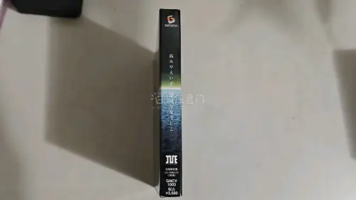 在book off拍到了这张初回限定盘，不算手续和运费只要差不多300日元，价格还是比较实惠。这张专辑比较喜欢的是曲目十四之月和奈落之花，专辑本身的曲目发挥都可以；作编曲的水平良好，较好的配合了电子乐风格。个人认为这张专辑的封面和盘面设计整体不亚于《Ulysses》...
