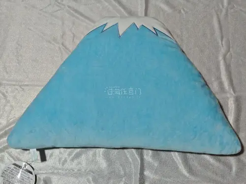 第一次切抱枕，本以为运费会很惨，但走竹蜻蜓也还好，可能因为不算太重吧，和一些娃娃一起发的，一箱子毛绒拆起来很舒服