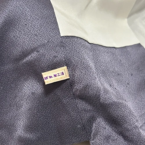 漂洋过海前有在当地的和服护理店专门加工洗护过的一件！幸运地收到一件没有中古绢刺鼻气味的说。到云南昆明海运时长保底30天以供参考～