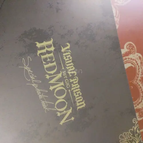 这次购入的是visual prison的red moon宣传册，运输速度很快，一周就收到了，包装严密，内部没有受到一点损坏