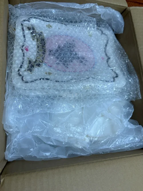 包装的很严实！非常可爱的两个包包，没想到还能买到十几年前的包包，真的运气太好了。而且从发货到收获前后大概就十天！速度超级快！