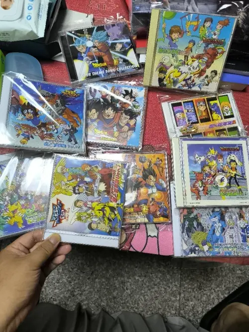 终于收到心心念念的龙珠、数码宝贝原声CD！满满的童年回忆，碟片品相很不错，盘面干净无划痕。经典BGM一播放瞬间梦回小时候，音质在线。包装保护到位，收纳完好，作为怀旧收藏太合适了。非常满意这次入手，圆了儿时收藏梦想，喜爱特摄动漫原声的朋友可以放心入手！