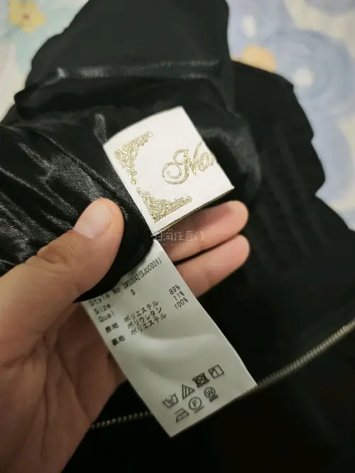 大家好这次是我在挖煤姬购入的日牌半裙马卡龙半裙。是蕾服基础款穿搭的必备之选!裙子状态很好，版型很板正!在煤炉价格也比国内实惠
挖煤姬每次给的积分和券都很大方!性价比最高的APP