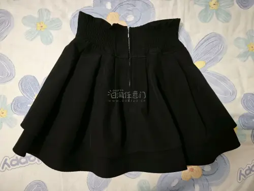 大家好这次是我在挖煤姬购入的日牌半裙马卡龙半裙。是蕾服基础款穿搭的必备之选!裙子状态很好，版型很板正!在煤炉价格也比国内实惠
挖煤姬每次给的积分和券都很大方!性价比最高的APP