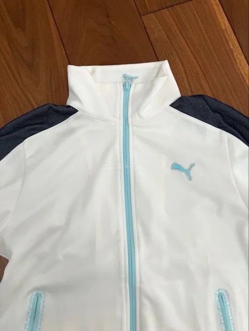 在挖煤姬购买了两件衣服，一件是阿迪，另一件是彪马，两件都非常新，很好看，衣服还带有香味，非常满意这次的海淘体验