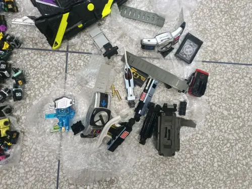 第1次在挖煤机上买东西，东西安全收到，海运只用了30天，买的基本上都是假面骑士的驱动器，有一些真的很便宜