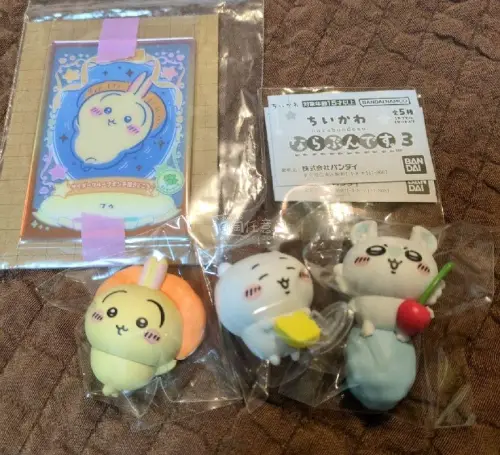 在任意门买了一些chiikawa的周边小物，有乌萨奇，栗子馒头还有飞鼠，都很可爱，顺便还带了一波小八，很满意