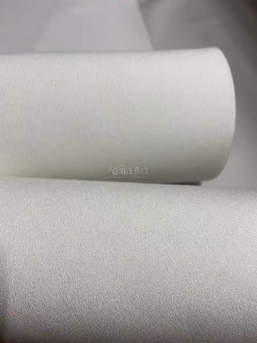 收到了超大一个箱子，布料的盒子没有破损，布料本体也很好。特别特别大一卷布料啊，质感也比想象的好，竹蜻蜓的运费也比想的低