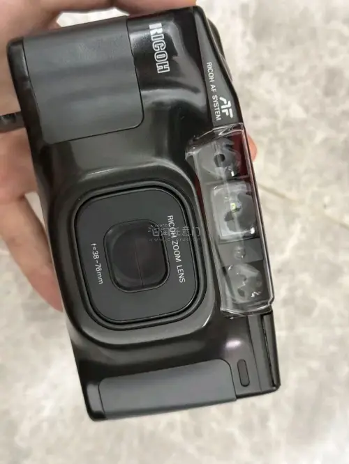 在挖煤姬的这单购物体验很省心。从下单到入库流程顺畅，包裹信息清晰透明，500g的重量和体积数据一目了然。平台提供了“新箱宝”免费换箱服务，对国际运输安全考虑周到。虽然存储了3天，但入库及时，整体操作简便，让人踏实。期待早日收到这份海淘心意，下次还会继续使用。