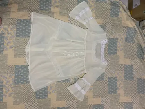 挖煤姬海淘很省心，打包细致，衣物保护到位。实物品相在线，氛围感满满，物流轨迹可查，想淘日系中古服饰选它很靠谱，体验感很棒～很喜欢这两件上衣