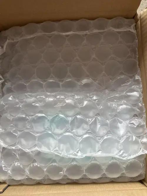 半个月的等待，终于到货了。打开箱子，映入眼帘的还是满满的泡泡纸，保护的很好。跨国运输盒子也没有伤到很满意的一次购物体验。