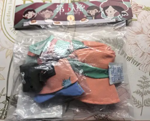 很喜欢吃毛绒谷，尤其是日谷。第五人格的一些毛绒玩偶已经绝版了，平时比较难买到。很感谢挖煤姬，让我及时买到了心爱的毛绒玩偶，我感觉很开心！这次淘到的是先知原皮玩偶，还是带役鸟的初代版，还有先知的解厄娃衣、牧羊人娃衣，以及园丁的桃心粉娃衣，还有一只约瑟夫的猫耳娃。这些谷...