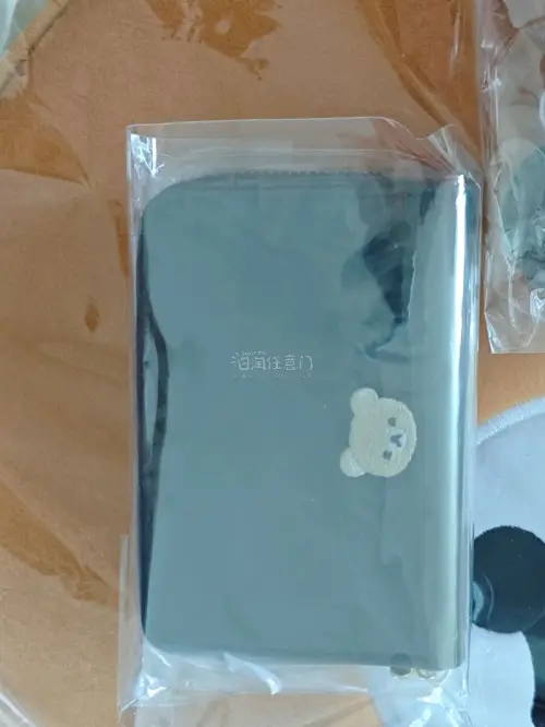 可爱的熊哥地垫，黑色卡包，黑色零钱包，和熊妹杯垫，都是生活好物。挖煤姬妾
竹蜻蜓速度快，泡沫多，安全到家。