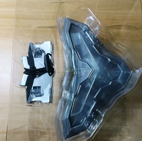 原本这次新奥在开播前是不打算购买的，但目前剧看下来表现还可以，就入一个玩玩，物流这次眼瞎了，上面没写竹蜻蜓，导致选了日本邮政air packet，不过体验下来这个物流速度比竹蜻蜓要快！运费价格也差不多，还能用积分抵消运费，如果下次还买小物件还选择这个物流。