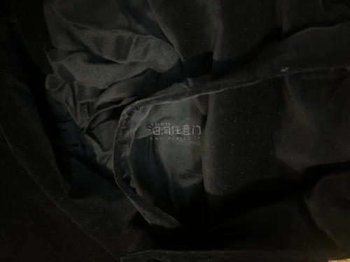 黑色的裙子特别的好看，挖煤姬专注海淘的平台，这次选择的小航空路线的物流速度是比较给力的，还是很满意的一次购物体验