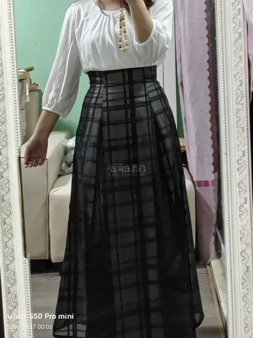 掐腰效果很棒，穿上立马瘦五斤，比较好搭配，秋冬可以配毛衣，春夏配小衬衫都可，日常通勤多个场景基本都能满足，总而言之非常美萌