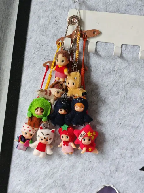 这次在平台入手的几件日淘周边体验很棒！商品品相和描述一致，有稀少款挂件、特典卡片还有漫画相关周边。卖家打包仔细，运输过程没有出现磕碰损坏，到手实物质感很好，很符合我的预期。平台的代购流程顺畅，沟通也很省心，能顺利淘到这些心仪的谷子，整体购物感受十分满意。