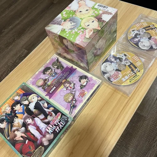 最近在挖煤姬淘到了我这个暑假最想带回家的海淘商品，必须来安利一下！是好几个有关于三国恋这个游戏的商品 状态都超级的棒 很喜欢 首先是一个fd 里面还有可爱的挂件 其次剩下的都是番外 可以听到自己喜欢的角色的声音 拿来收藏非常的棒！
 这次特意选了入库前拍照，可以保障...