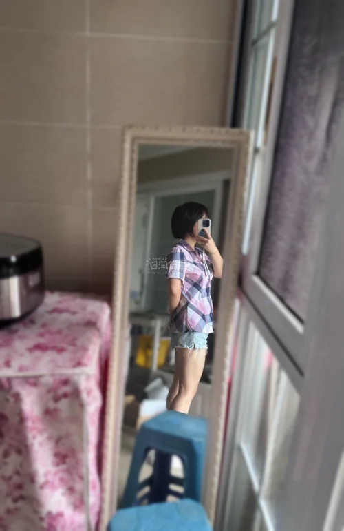 第一次尝试日淘，没想到搜索以及商品页都可以一键翻译ww而且精准度不错，很便利地找到了这件之前在古着店看中的衬衫，从入库到发送回国的流程很快，时效一个星期就收到啦(*^^*)衣服的品相和描述一样，而且发出前应该清洗过，有淡淡的洗涤剂香味，满意之?
