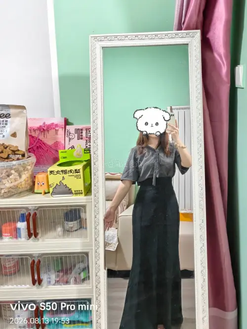 grl的千鸟格一直很火这次终于下手购入了，果然大热款有火的道理，配小毛衣会很可爱，更适合秋冬因为材质偏厚，推荐！